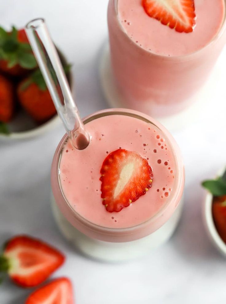 Minute Strawberry Banana Smoothie: Easy 4-Ingredient Recipe